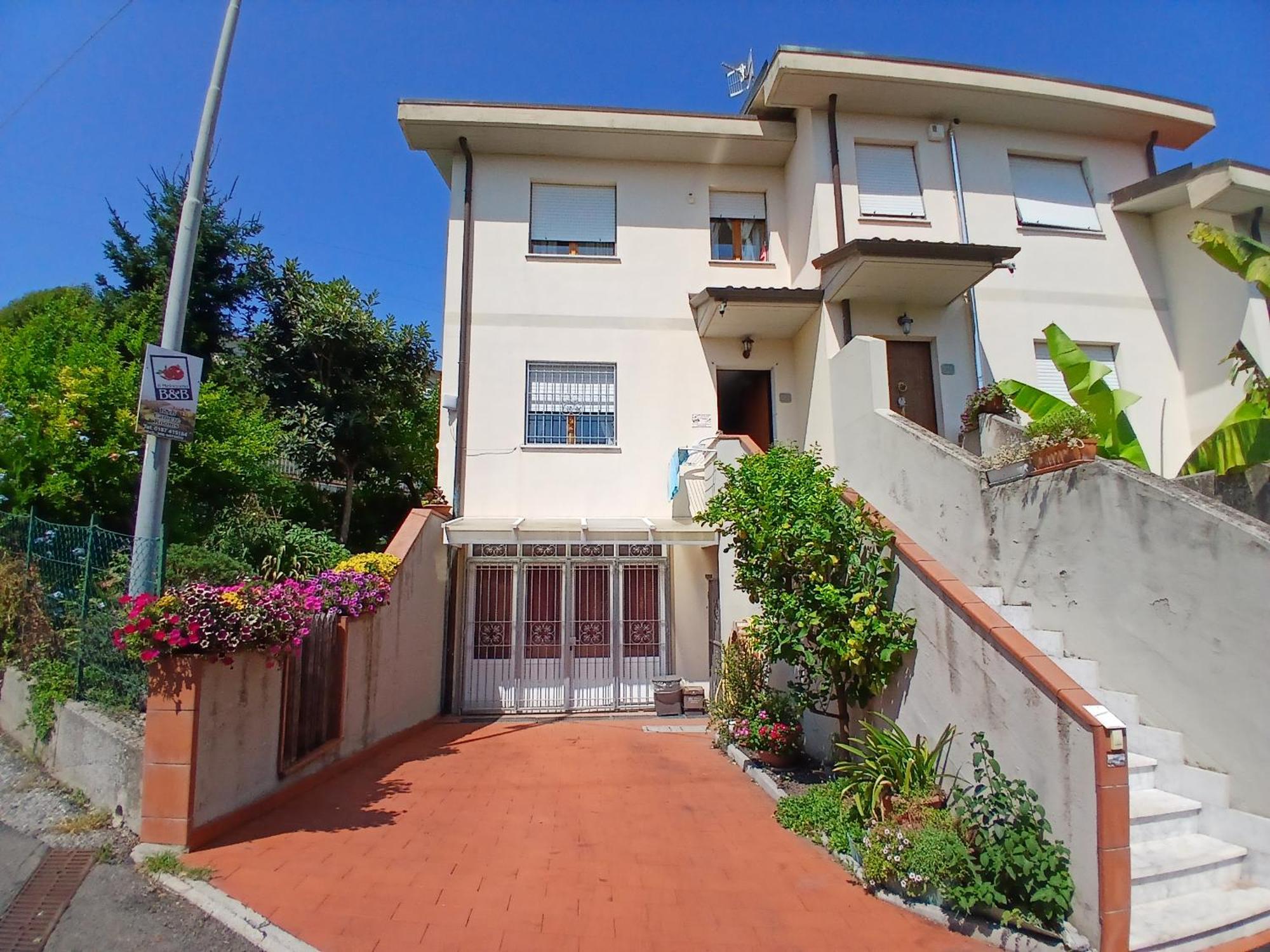 Il Melograno B&B With Private Bathrooms Aulla Exterior photo